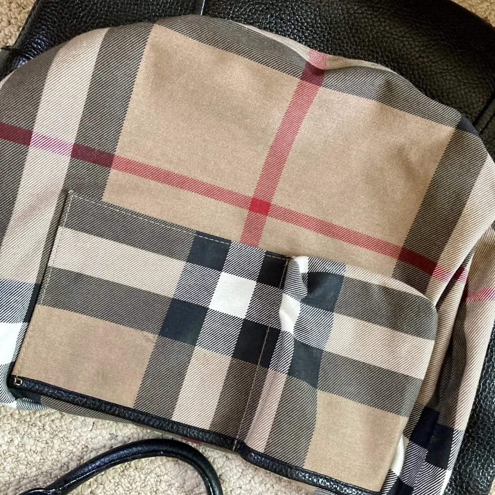 Burberry pebbled leather hobo medium-large - Picture 10 of 11